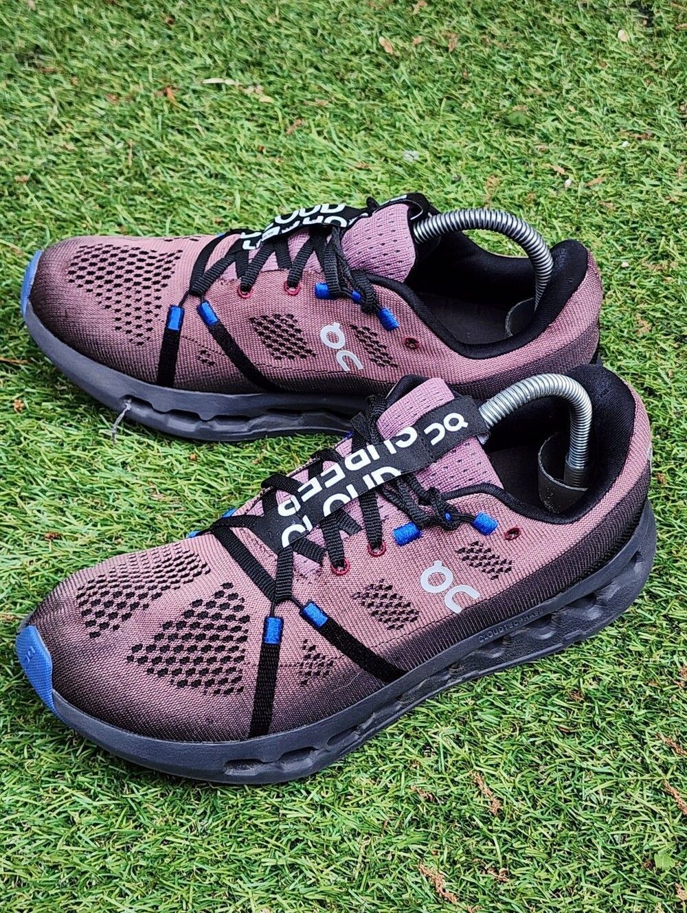ON CLOUDSURFER - Womens Sneakers - SIZE 10